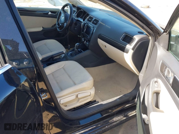 2016 Volkswagen Jetta SEL z VIN 3VWL07AJ5GM212572, wystawiony jako IAAI lot #41470003 z przebiegiem 138 988 mil mil oraz . Historia ofert i sprzedaży dostępna na DreamBid. Obrazek 5.