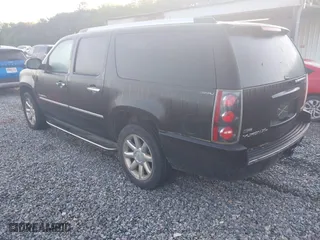 2009 GMC Yukon XL Denali with VIN 1GKFK06269R221158, listed as a IAAI auction lot 41988968 with 270,859 mi miles. Bid and sale history available at carsss.com. Image 3.