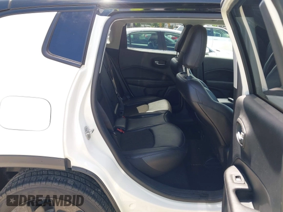 2021 Jeep Compass Latitude z VIN 3C4NJDBB8MT555358, wystawiony jako IAAI lot #42262036 z przebiegiem 67 917 mil mil oraz . Historia ofert i sprzedaży dostępna na DreamBid. Obrazek 8.