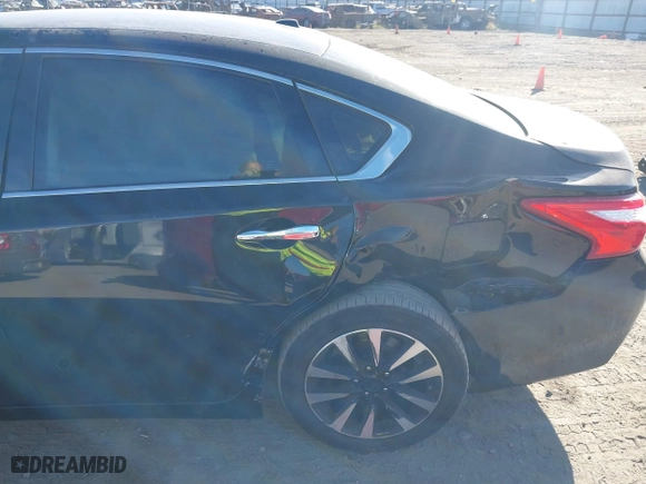 2018 Nissan Altima 2.5 SV with VIN 1N4AL3AP9JC110947, listed as a IAAI auction lot 40555479 with 191,294 mi miles. Bid and sale history available at carsss.com. Image 20.