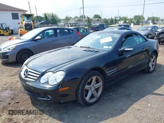 2005 Mercedes-Benz SL 500 z VIN WDBSK75F25F088450, wystawiony jako IAAI lot #42424662 z przebiegiem 104 259 mil mil oraz . Historia ofert i sprzedaży dostępna na DreamBid. Obrazek 2.