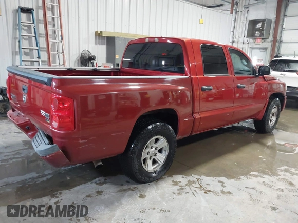 2008 Dodge Dakota SLT z VIN 1D7HW48N38S542692, wystawiony jako IAAI lot #41554521 z przebiegiem 166 482 mil mil oraz . Historia ofert i sprzedaży dostępna na DreamBid. Obrazek 4.