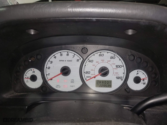 2004 Ford Escape XLT with VIN 1FMYU03164KA95424, listed as a IAAI auction lot 41810929 with 229,539 mi miles. Bid and sale history available at carsss.com. Image 7.