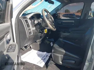2017 Ram 1500 SLT z VIN 1C6RR6GG9HS804033, wystawiony jako IAAI lot #41707426 z przebiegiem 92 182 mil mil oraz . Historia ofert i sprzedaży dostępna na DreamBid. Obrazek 5.