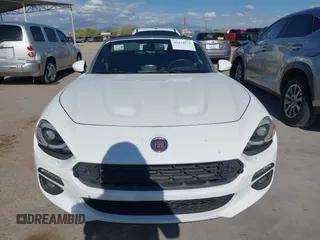 2018 FIAT 124 Spider Classica z VIN JC1NFAEKXJ0138258, wystawiony jako IAAI lot #42174771 z przebiegiem 42 867 mil mil oraz . Historia ofert i sprzedaży dostępna na DreamBid. Obrazek 12.
