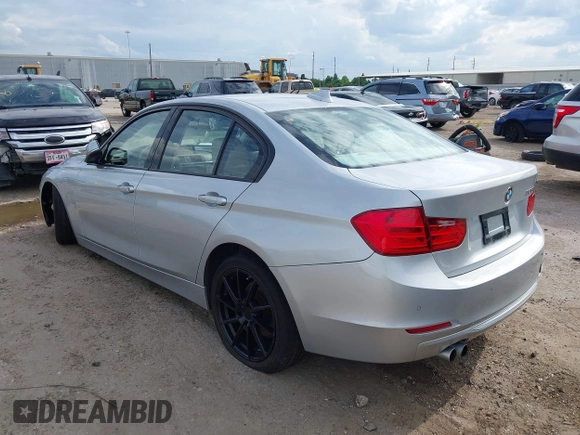 2012 BMW 3 Series 328i z VIN WBA3A5C5XCF256465, wystawiony jako IAAI lot #42225222 z przebiegiem 162 293 mil mil oraz . Historia ofert i sprzedaży dostępna na DreamBid. Obrazek 3.