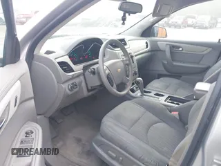 2016 Chevrolet Traverse LS z VIN 1GNKRFKD8GJ343572, wystawiony jako IAAI lot #42426571 z przebiegiem 168 568 mil mil oraz . Historia ofert i sprzedaży dostępna na DreamBid. Obrazek 5.