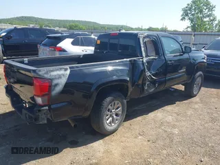 2017 Toyota Tacoma SR z VIN 5TFSX5EN4HX056886, wystawiony jako IAAI lot #42264479 z przebiegiem 97 895 mil mil oraz . Historia ofert i sprzedaży dostępna na DreamBid. Obrazek 4.