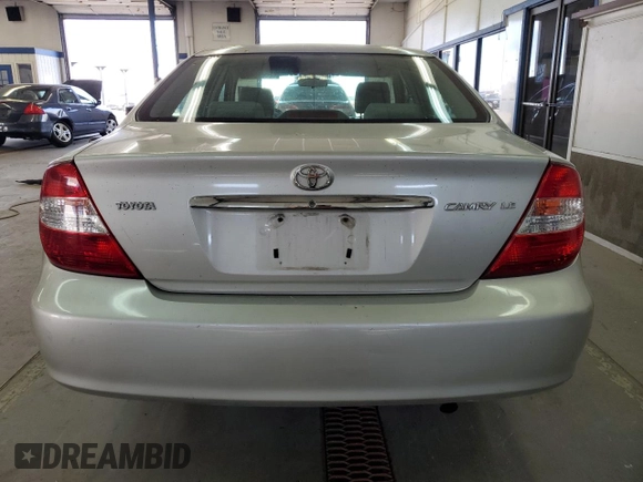 2004 Toyota Camry LE z VIN 4T1BE32K44U824314, wystawiony jako Copart lot #60207015 z przebiegiem 130 066 mil mil oraz Szkoda całkowita • Salvage title. Historia ofert i sprzedaży dostępna na DreamBid. Obrazek 6.