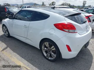 2015 Hyundai Veloster with VIN KMHTC6AD5FU231224, listed as a IAAI auction lot 41944186 with 103,124 mi miles. Bid and sale history available at carsss.com. Image 3.
