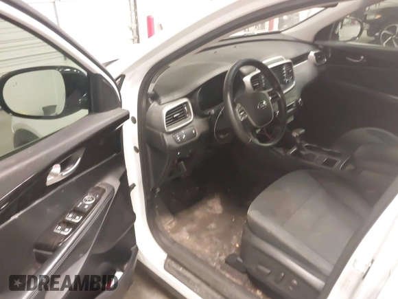 2019 Kia Sorento LX V6 with VIN 5XYPG4A57KG601463, listed as a IAAI auction lot 41358620 with 105,948 mi miles. Bid and sale history available at carsss.com. Image 18.