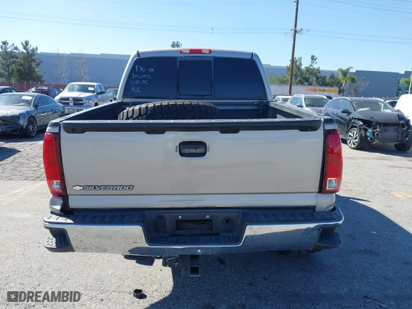 2005 Chevrolet Silverado 1500 LS with VIN 2GCEK13T351136405, listed as a IAAI auction lot 41684903 with 303,874 mi miles. Bid and sale history available at carsss.com. Image 15.