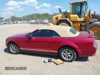 2005 Ford Mustang Deluxe z VIN 1ZVFT84N455183240, wystawiony jako IAAI lot #42142157 z przebiegiem Nie podano mil oraz . Historia ofert i sprzedaży dostępna na DreamBid. Obrazek 14.