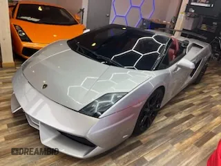 2013 Lamborghini Gallardo z VIN ZHWGU6BZ7DLA12511, wystawiony jako Copart lot #85780924 z przebiegiem 35 386 mil mil oraz Szkody całkowita. Historia ofert i sprzedaży dostępna na DreamBid. Obrazek 1.
