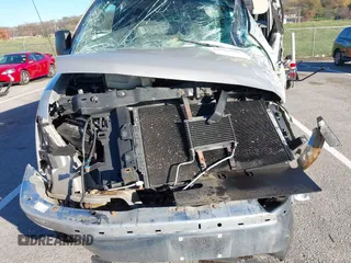 2006 Chevrolet Express Passenger z VIN 1GAHG35U661107013, wystawiony jako IAAI lot #40902703 z przebiegiem Nie podano mil oraz . Historia ofert i sprzedaży dostępna na DreamBid. Obrazek 10.