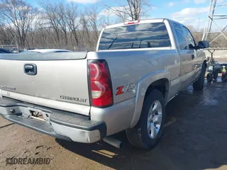2000 Chevrolet Silverado 1500 LS with VIN 1GCEC19T9YZ220406, listed as a IAAI auction lot 41727419 with 185,131 mi miles. Bid and sale history available at carsss.com. Image 4.