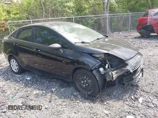 2016 Ford Fiesta S z VIN 3FADP4AJ3GM199831, wystawiony jako IAAI lot #42231447 z przebiegiem 95 718 mil mil oraz . Historia ofert i sprzedaży dostępna na DreamBid. Obrazek 1.