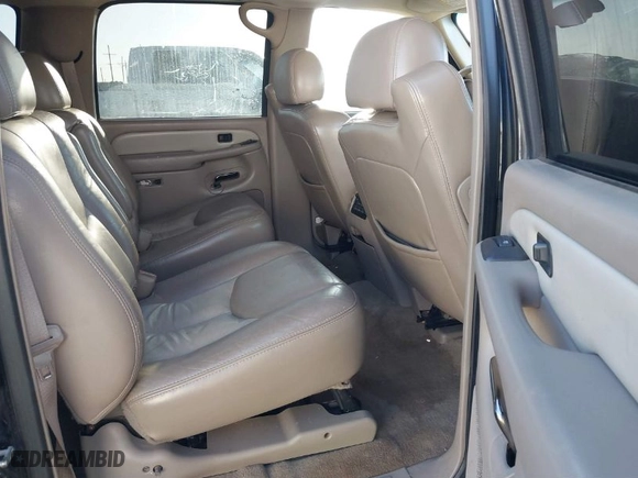 2005 GMC Yukon XL Denali with VIN 1GKFK66U75J167933, listed as a IAAI auction lot 41594728 with NaN miles. Bid and sale history available at carsss.com. Image 8.
