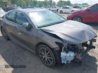 2021 Toyota Camry SE z VIN 4T1G11BK7MU023379, wystawiony jako IAAI lot #42281618 z przebiegiem 86 540 mil mil oraz . Historia ofert i sprzedaży dostępna na DreamBid. Obrazek 1.