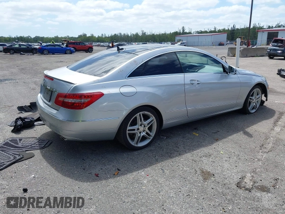 2013 Mercedes-Benz E 350 with VIN WDDKJ5KB3DF199684, listed as a IAAI auction lot 42160900 with 134,811 mi miles and . Bid and sale history available at DreamBid. Image 4.