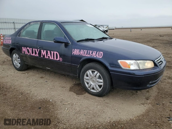 2000 Toyota Camry LE z VIN 4T1BF22KXYU953641, wystawiony jako Copart lot #48018145 z przebiegiem 118 587 mil mil oraz Czysty tytuł • Clean title. Historia ofert i sprzedaży dostępna na DreamBid. Obrazek 4.