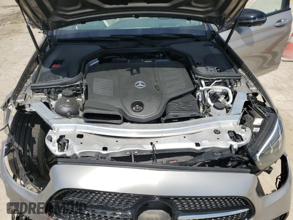 2022 Mercedes-Benz E 450 z VIN W1KZF5KB3NB079182, wystawiony jako Copart lot #56232375 z przebiegiem 15 730 mil mil oraz Szkoda całkowita • Salvage title. Historia ofert i sprzedaży dostępna na DreamBid. Obrazek 11.