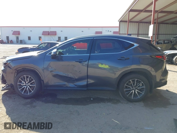 2024 Lexus NX 350h Premium z VIN 2T2GKCEZ4RC023717, wystawiony jako IAAI lot #41667789 z przebiegiem Nie podano mil oraz . Historia ofert i sprzedaży dostępna na DreamBid. Obrazek 14.