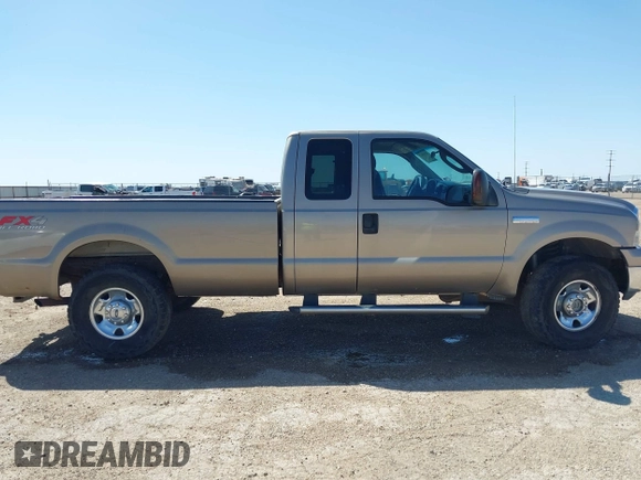 2006 Ford F-250 XL z VIN 1FTSX21546ED26258, wystawiony jako IAAI lot #41955012 z przebiegiem 186 711 mil mil oraz . Historia ofert i sprzedaży dostępna na DreamBid. Obrazek 13.