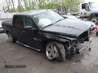 2017 Ram 1500 Express z VIN 3C6RR7KT3HG705029, wystawiony jako IAAI lot #42199557 z przebiegiem 98 229 mil mil oraz . Historia ofert i sprzedaży dostępna na DreamBid. Obrazek 1.