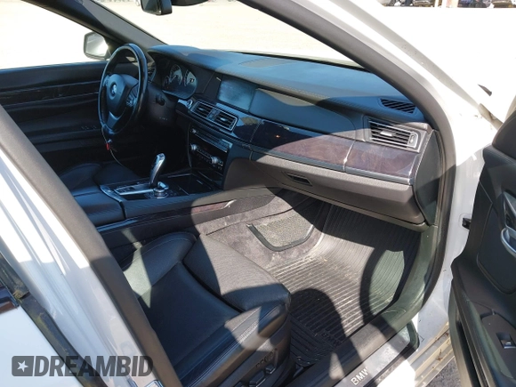 2009 BMW 7 Series 750Li with VIN WBAKB83549CY59299, listed as a IAAI auction lot 42040718 with 129,236 mi miles and . Bid and sale history available at DreamBid. Image 5.