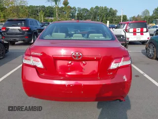 2011 Toyota Camry LE z VIN 4T1BF3EKXBU145752, wystawiony jako IAAI lot #40278431 z przebiegiem 174 130 mil mil oraz . Historia ofert i sprzedaży dostępna na DreamBid. Obrazek 16.