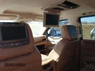 2015 Cadillac Escalade ESV Platinum z VIN 1GYS4UKJ3FR564718, wystawiony jako IAAI lot #41085166 z przebiegiem Nie podano mil oraz . Historia ofert i sprzedaży dostępna na DreamBid. Obrazek 17.