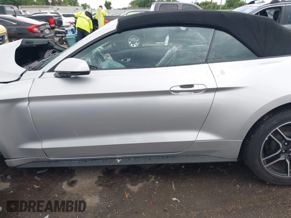 2019 Ford Mustang EcoBoost z VIN 1FATP8UH3K5106557, wystawiony jako IAAI lot #42223835 z przebiegiem 32 353 mil mil oraz . Historia ofert i sprzedaży dostępna na DreamBid. Obrazek 14.