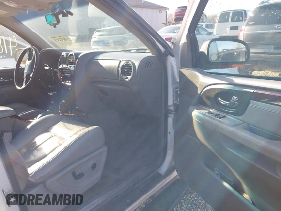 2005 GMC Envoy SLE with VIN 1GKDT13S052378542, listed as a IAAI auction lot 41897213 with 178,355 mi miles. Bid and sale history available at carsss.com. Image 5.