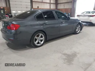2013 BMW 3 Series 328i xDrive с VIN WBA3B5G50DNP40353, выставлен на аукционе IAAI как лот 42425411 с пробегом 112 879 миль миль и . История ставок и продаж доступна на DreamBid. Изображение 4.