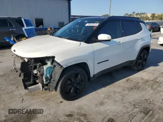 2018 Jeep Compass Latitude with VIN 3C4NJCBB9JT318383, listed as a Copart auction lot 53422815 with 98,482 mi miles and Salvage Title. Bid and sale history available at carsss.com. Image 1.