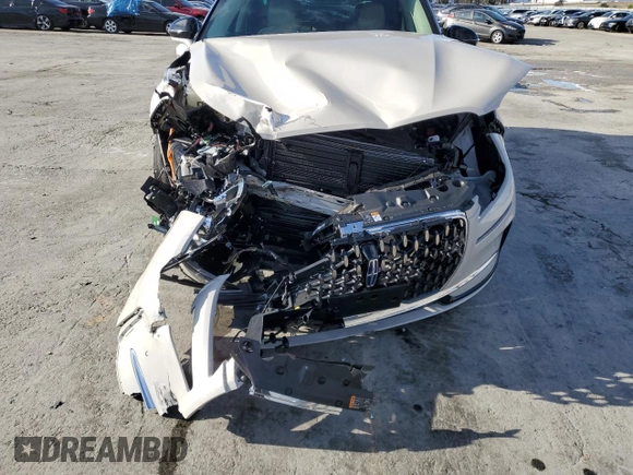 2024 Lincoln Corsair Grand Touring z VIN 5LMTJ5DZ7RUL19538, wystawiony jako Copart lot #44342865 z przebiegiem 3 972 mil mil oraz Szkoda całkowita • Salvage title. Historia ofert i sprzedaży dostępna na DreamBid. Obrazek 9.