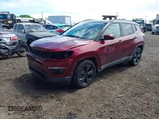 2021 Jeep Compass Latitude z VIN 3C4NJCBB0MT510361, wystawiony jako IAAI lot #42283289 z przebiegiem 37 468 mil mil oraz . Historia ofert i sprzedaży dostępna na DreamBid. Obrazek 2.