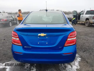 2018 Chevrolet Sonic LT z VIN 1G1JD5SHXJ4120089, wystawiony jako IAAI lot #41447426 z przebiegiem 42 931 mil mil oraz . Historia ofert i sprzedaży dostępna na DreamBid. Obrazek 16.