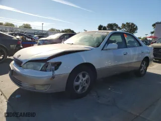 1998 Lexus ES 300 Luxury Sport Sdn with VIN JT8BF28G8W0095953, listed as a Copart auction lot 69954944 with 300,252 mi miles and Salvage Title. Bid and sale history available at carsss.com. Image 1.
