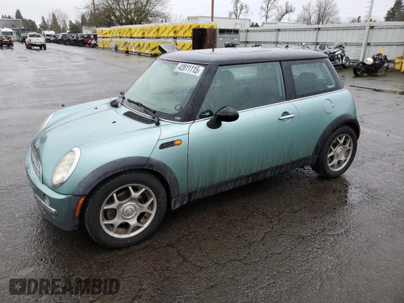 2002 MINI Hardtop with VIN WMWRC33482TC36332, listed as a Copart auction lot 42811115 with 203,708 mi miles and Salvage Title. Bid and sale history available at DreamBid. Image 1.