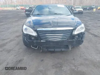 2011 Chrysler 200 Touring z VIN 1C3BC2EG7BN600980, wystawiony jako IAAI lot #41742490 z przebiegiem 149 723 mil mil oraz . Historia ofert i sprzedaży dostępna na DreamBid. Obrazek 6.