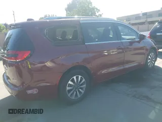 2021 Chrysler Pacifica Hybrid Touring L with VIN 2C4RC1L76MR581285, listed as a IAAI auction lot 42303222 with 77,808 mi miles and . Bid and sale history available at DreamBid. Image 4.