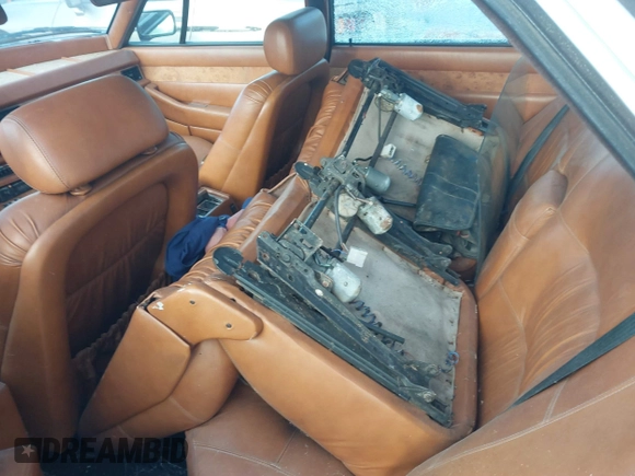 1982 Maserati Quattroporte z VIN ZAMBC1102CA301920, wystawiony jako IAAI lot #41297603 z przebiegiem 62 287 mil mil oraz . Historia ofert i sprzedaży dostępna na DreamBid. Obrazek 8.