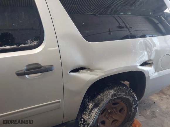 2010 Chevrolet Suburban LS with VIN 1GNUKHE30AR158386, listed as a IAAI auction lot 41569782 with 1 mi miles. Bid and sale history available at carsss.com. Image 6.