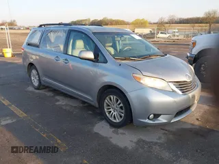2011 Toyota Sienna XLE AAS с VIN 5TDYK3DC6BS144395, выставлен на аукционе IAAI как лот 42085955 с пробегом 240 000 миль миль и . История ставок и продаж доступна на DreamBid. Изображение 1.