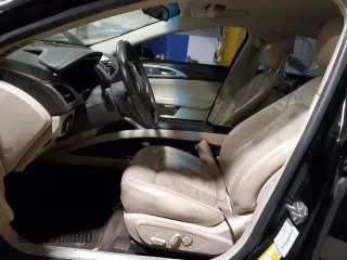 2018 Lincoln MKZ Select z VIN 3LN6L5C91JR620667, wystawiony jako Copart lot #83310564 z przebiegiem 55 041 mil mil oraz Szkoda całkowita • Salvage title. Historia ofert i sprzedaży dostępna na DreamBid. Obrazek 7.