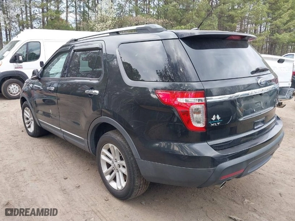 2015 Ford Explorer XLT with VIN 1FM5K7D86FGA28924, listed as a IAAI auction lot 41868147 with 205,442 mi miles. Bid and sale history available at carsss.com. Image 3.