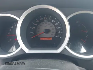 2010 Toyota Tacoma z VIN 5TEUU4EN4AZ743120, wystawiony jako IAAI lot #42342340 z przebiegiem 121 546 mil mil oraz . Historia ofert i sprzedaży dostępna na DreamBid. Obrazek 7.