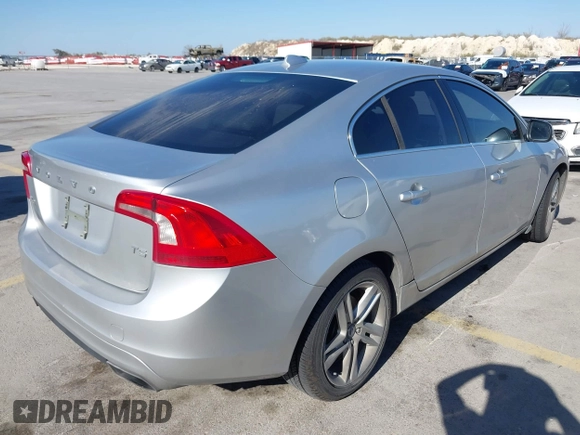 2014 Volvo S60 T5 z VIN YV1612FS7E1290034, wystawiony jako IAAI lot #41784577 z przebiegiem 200 780 mil mil oraz . Historia ofert i sprzedaży dostępna na DreamBid. Obrazek 4.